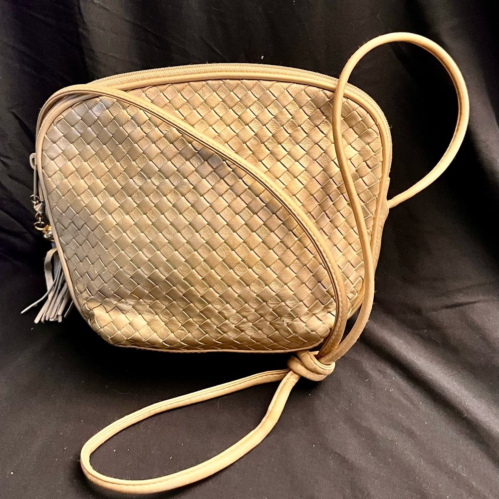 Vintage 80s Gold Metallic Woven Leather Crossbody Bag Boho Tassel Purse Glam - Picture 7 of 17
